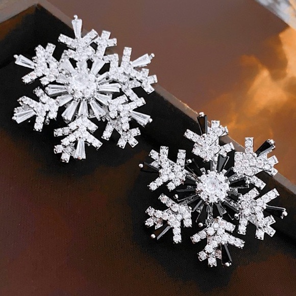 Spinning Snowflake Brooch Silver - Picture 4 of 6